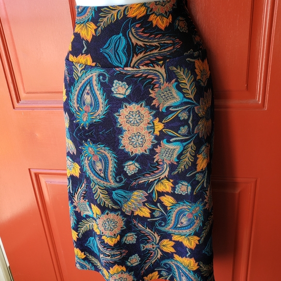 SOLD Lularoe Cassie - Picture 2 of 4